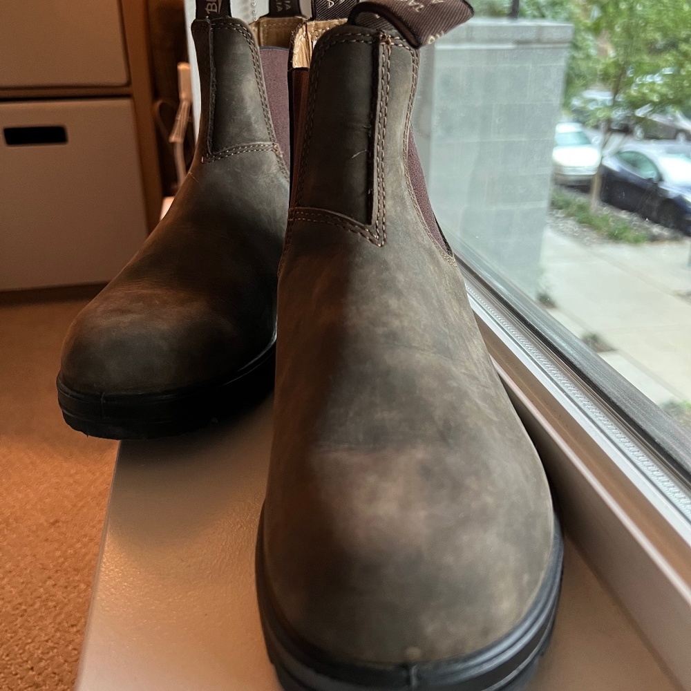 Blundstone Classics Chelsea boot Women’s size 9 rustic brown
